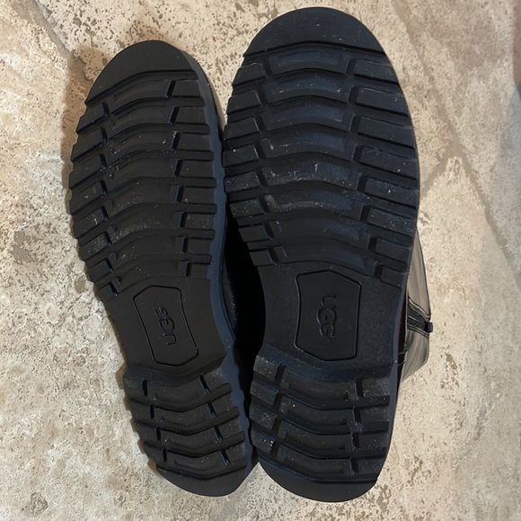 UGG shiny Leather twin Zip Boots SIZE 6 - Picture 12 of 12